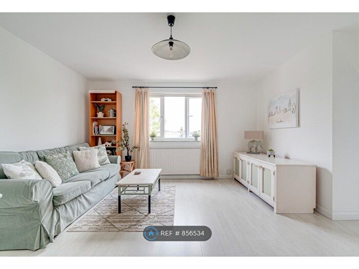 2 Bedroom Flat To Rent In Cornmow Drive, London, NW10