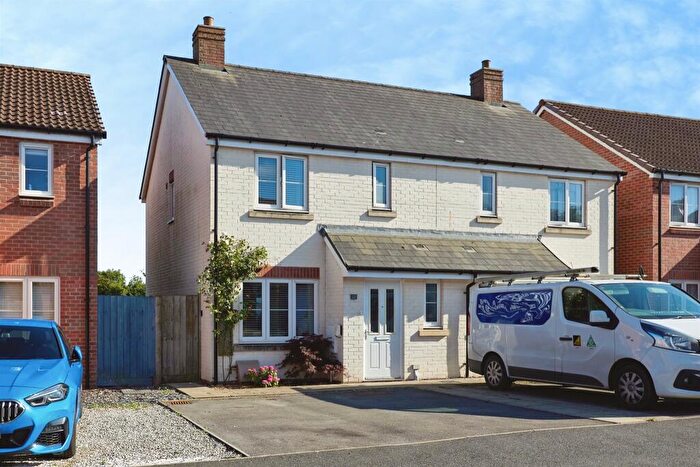 3 Bedroom Semi-Detached House For Sale In Snowdrop Wynde, Shaftesbury, SP7