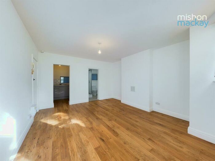 Flat To Rent In Albert Road, Brighton, BN1