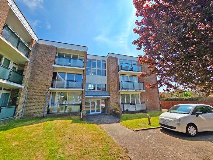 2 Bedroom Flat For Sale In Weppons, Shoreham By Sea, BN43