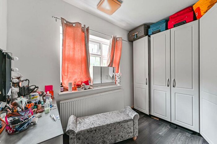 2 Bedroom Flat For Sale In Ethelbert Road, Bromley, BR1