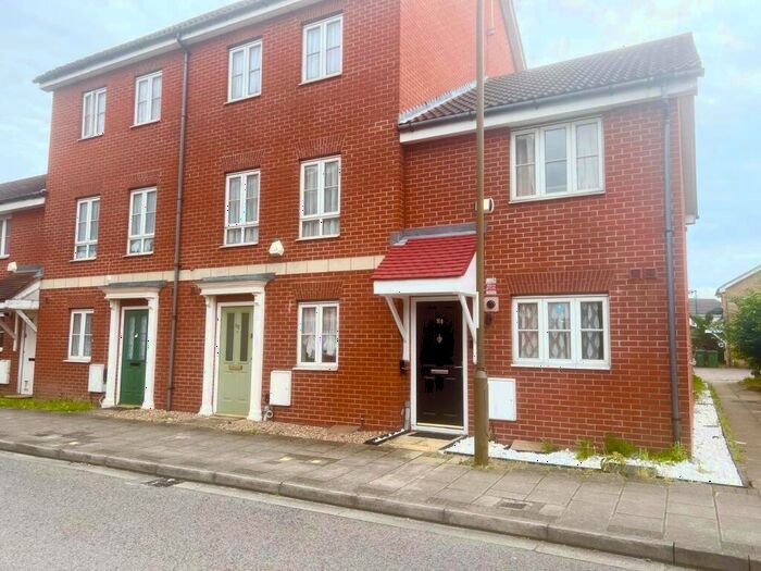 2 Bedroom Flat To Rent In London, SE28