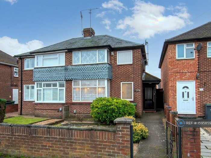 3 Bedroom Semi-Detached House To Rent In Luton, Luton, LU3