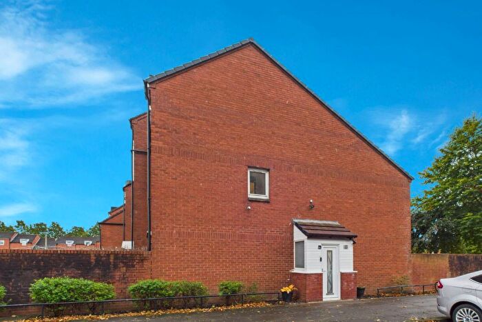 3 Bedroom End Of Terrace House For Sale In Fairbairn Path, Glasgow, G40
