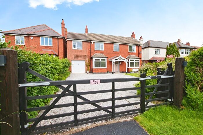 5 Bedroom Detached House For Sale In Towthorpe Road, Haxby, York, YO32
