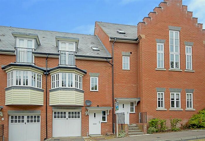 3 Bedroom Town House To Rent In Greensleeves Drive, Warley, Brentwood, CM14