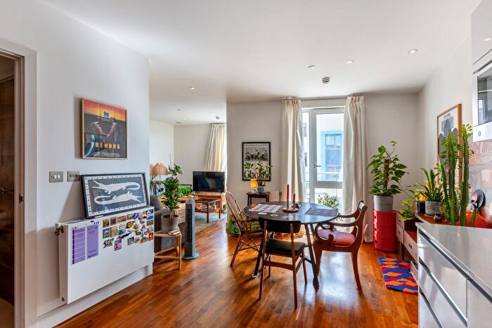 2 Bedroom Flat For Sale In John Donne Way, London, SE10