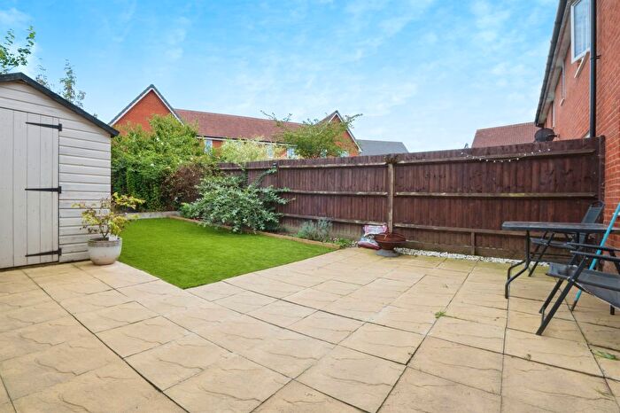 3 Bedroom End Of Terrace House For Sale In Chiltern Crescent, Fair Oak, Eastleigh, SO50