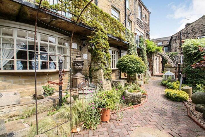 2 Bedroom Mews For Sale In Upper Green, Baildon, Shipley, BD17