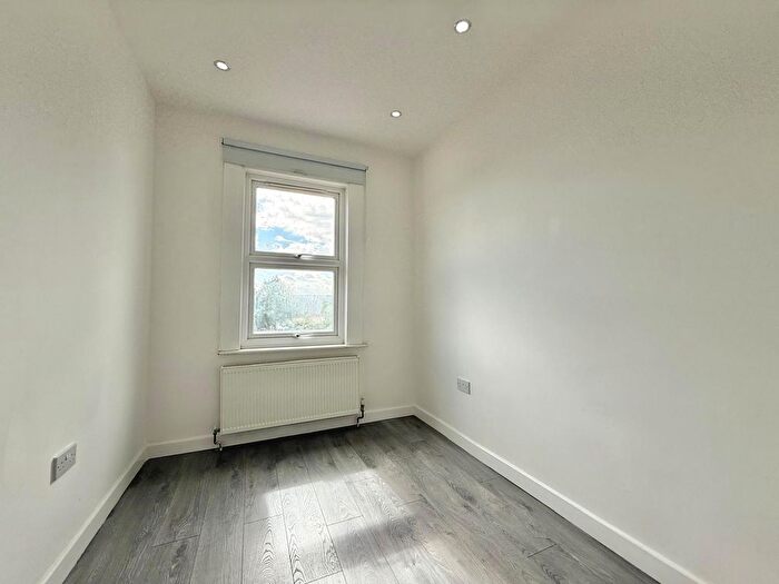 5 Bedroom Terraced House To Rent In Blewitts Cottages, New Road, Rainham, Essex, RM13