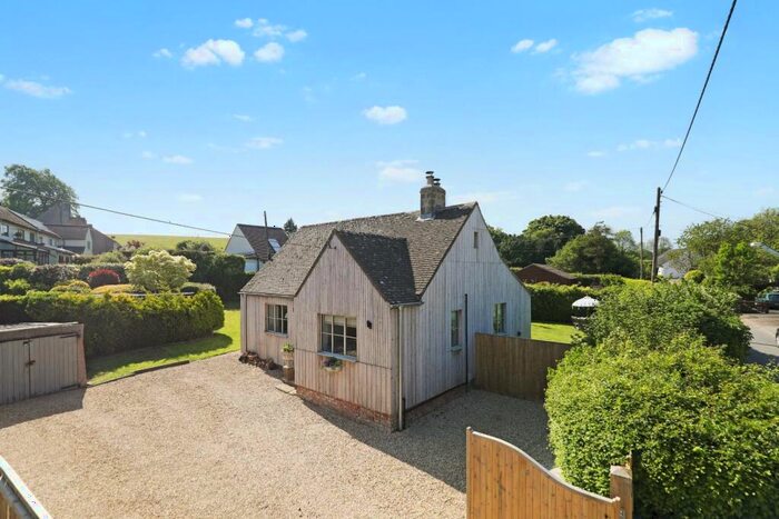 3 Bedroom Detached House For Sale In The Knoll, Cranham, GL4