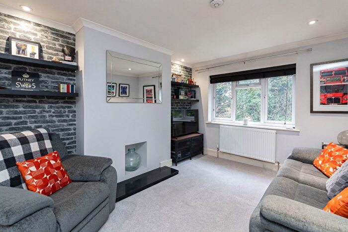 1 Bedroom Flat For Sale In Bailey Road, Westcott, RH4