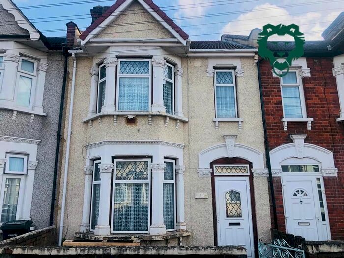 4 Bedroom Terraced House To Rent In Hickling Road, London, England, IG1