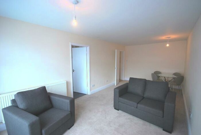 2 Bedroom Flat To Rent In Hunters Court, South Gosforth, NE3