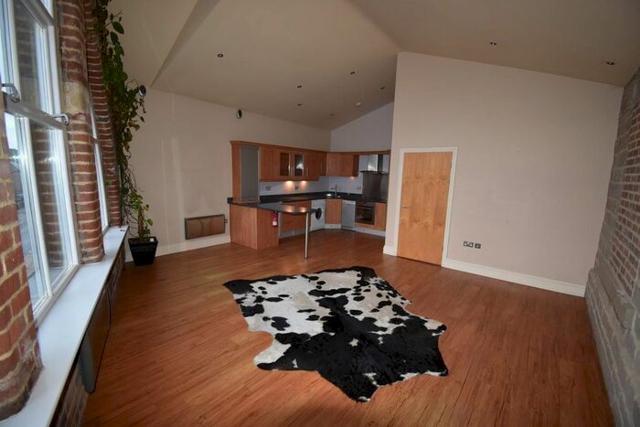 1 Bedroom Flat To Rent In Plover Road, Lindley, Huddersfield, HD3