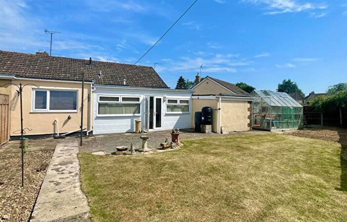 3 Bedroom Bungalow For Sale In Riverway, South Cerney, GL7