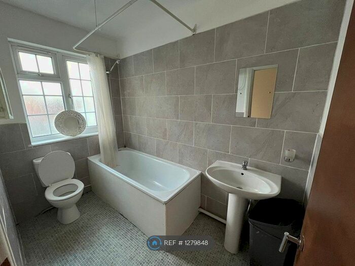 2 Bedroom Flat To Rent In Pinner, Pinner HA5