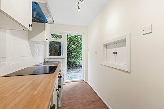 1 Bedroom Flat To Rent In Upper Brighton Road, Surbiton, KT6