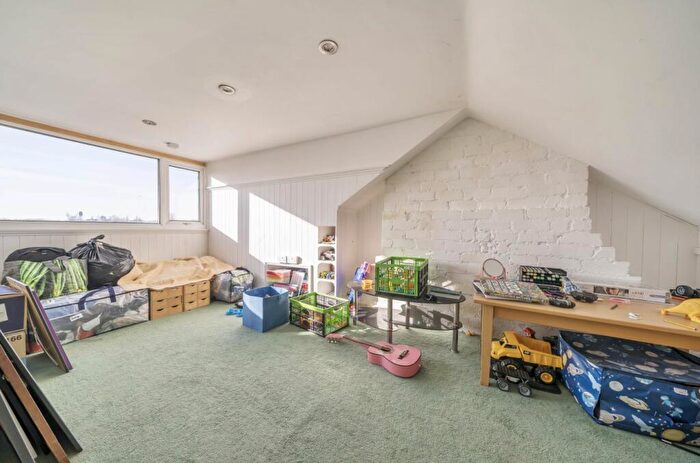 2 Bedroom End Of Terrace House For Sale In Aberdeen Street, Hull, HU9