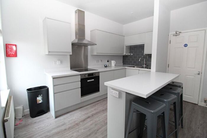 4 Bedroom Flat To Rent In (/) Castle Boulevard, Lenton, Nottingham, NG7
