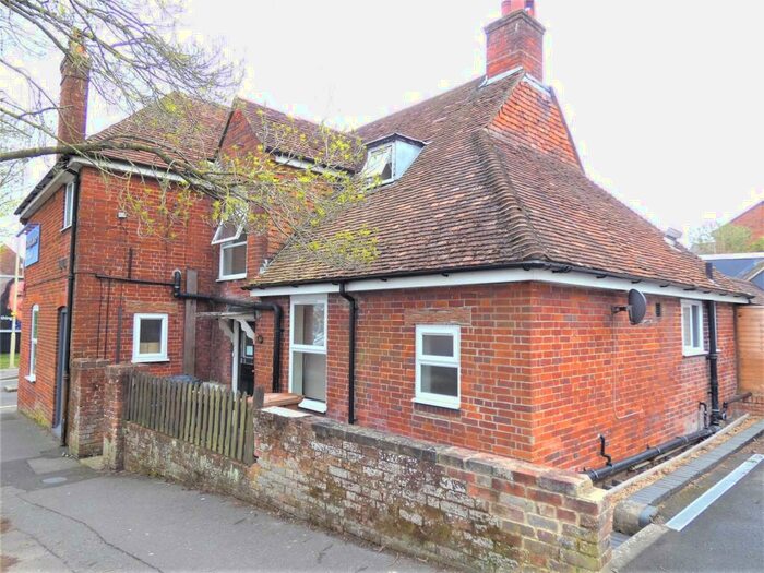 1 Bedroom Apartment To Rent In London Street, Andover, Hampshire, SP10