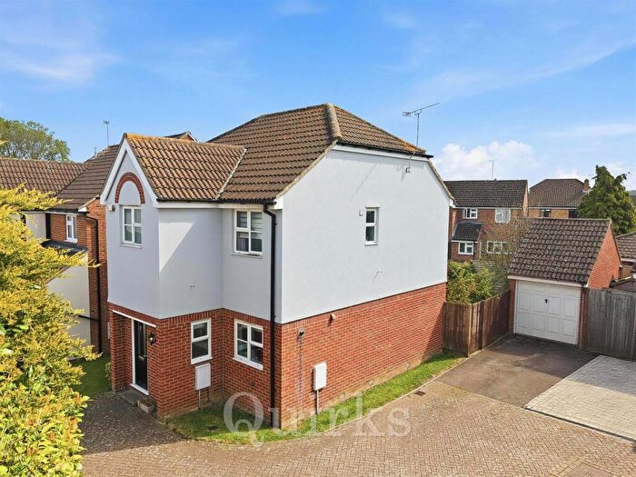 4 Bedroom Detached House For Sale In Lampern Crescent, Billericay, CM12