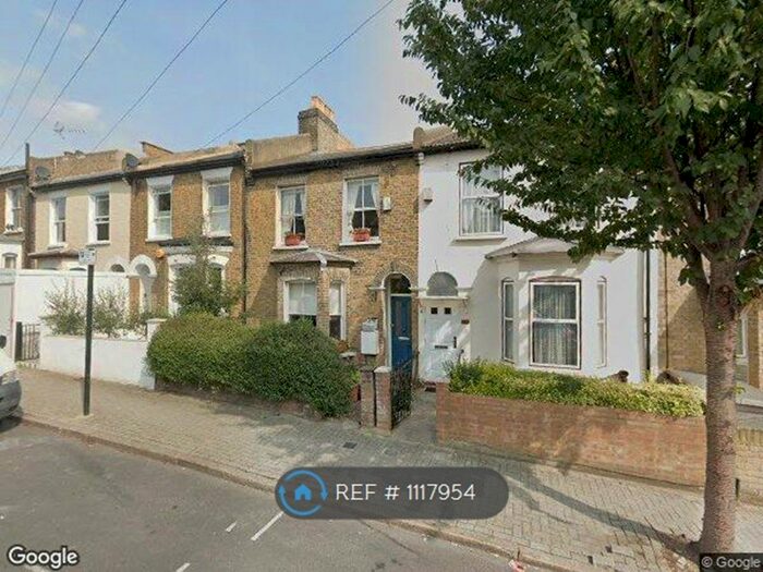 3 Bedroom Terraced House To Rent In Balham Grove, London, SW12