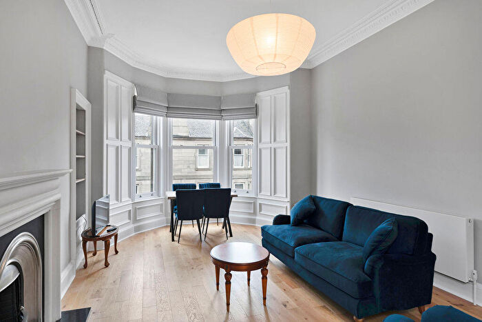 3 Bedroom Flat To Rent In L Darnell Road, Edinburgh, EH5