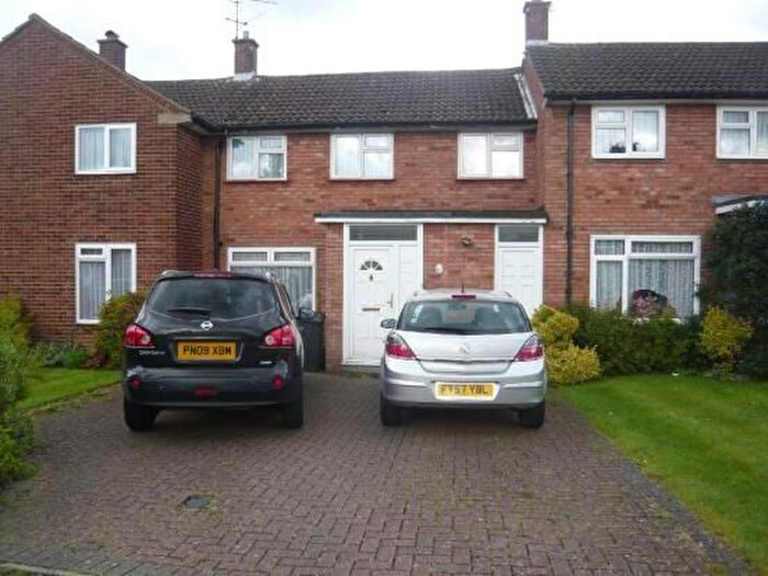 3 Bedroom Semi-detached House To Rent In Kenilworth Close, Borehamwood, WD6