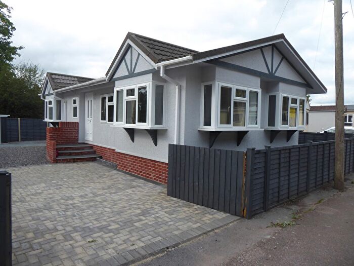 2 Bedroom Mobile/park Home For Sale In Underhill Park, Tiverton, EX16