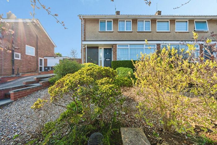 3 Bedroom Semi Detached House For Sale In Plover Way, Bedford, Bedfordshire, MK41