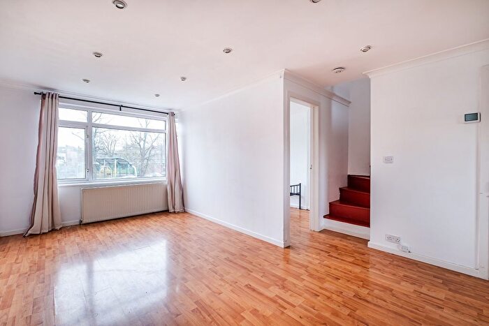 4 Bedroom Flat To Rent In Challice Way, London, SW2