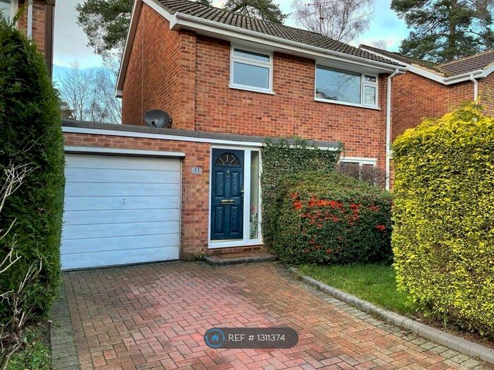 3 Bedroom Detached House To Rent In Coniston Close, Camberley GU15