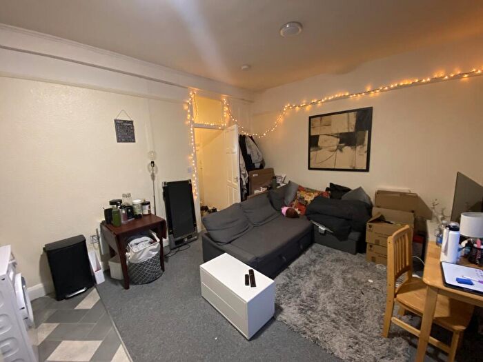 1 Bedroom Flat To Rent In Tower Mews, Walthamstow, London, E17