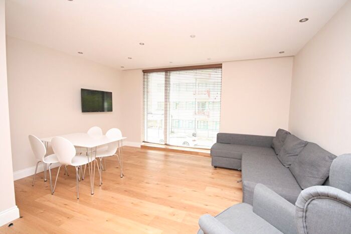 3 Bedroom Flat To Rent In Ferdinand Street, Camden, NW1