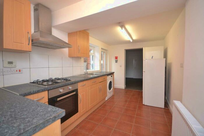 5 Bedroom Terraced House To Rent In Grange Avenue, Reading, RG6
