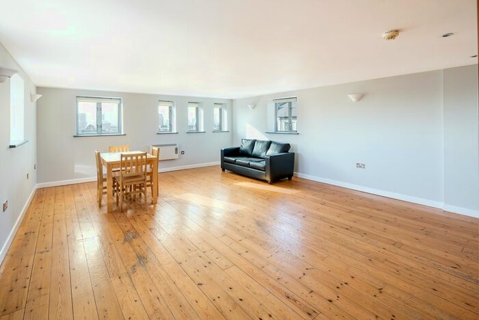 3 Bedroom Flat To Rent In Somerford Grove, Dalston, N16