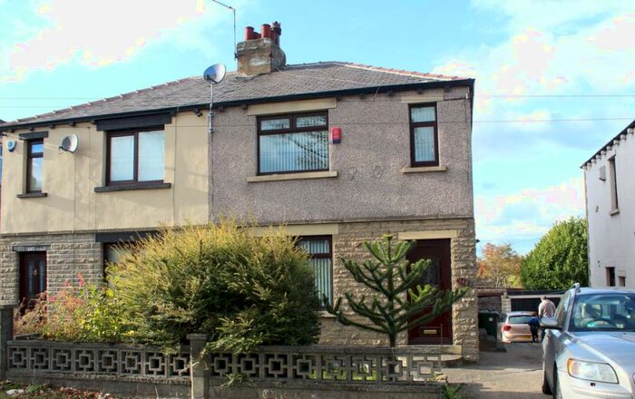 3 Bedroom Semi-Detached House To Rent In Sticker Lane, Bradford, BD4