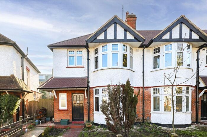 1 Bedroom Apartment To Rent In Warlters Close, Holloway, London, N7