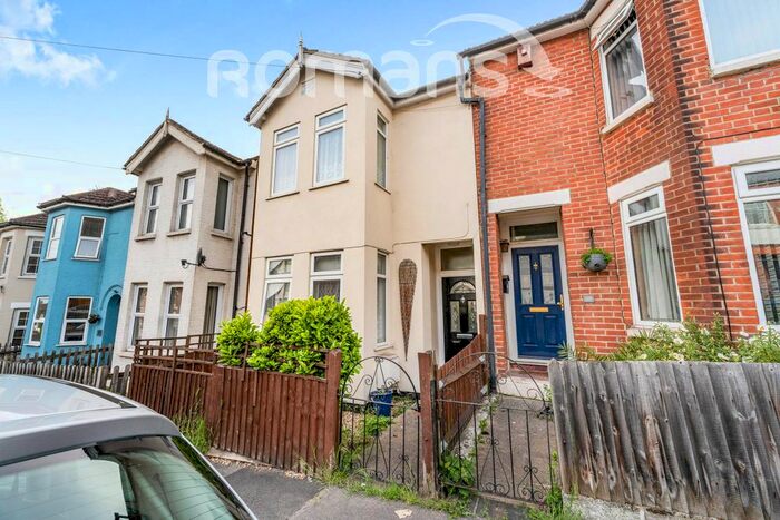 3 Bedroom Semi-Detached House To Rent In York Road, Aldershot, GU11