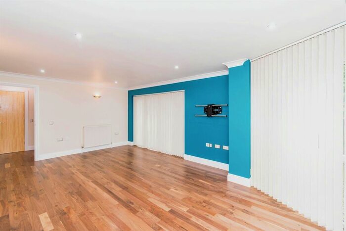 2 Bedroom Apartment For Sale In Winchester Road, Southampton, SO16