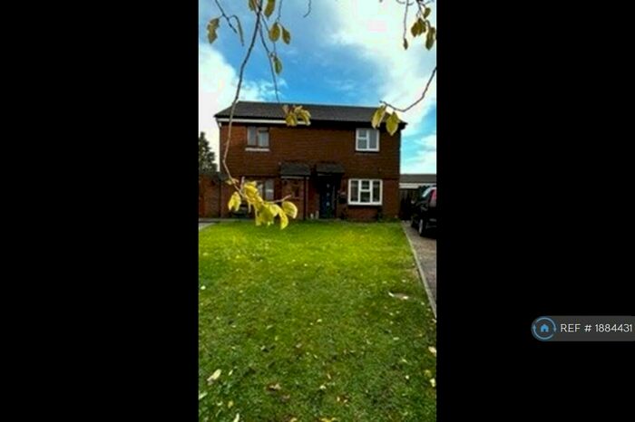 3 Bedroom Semi-Detached House To Rent In Freshwater Road, Chatham, ME5