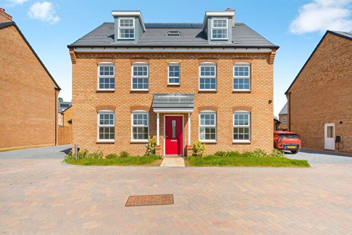 5 Bedroom Detached House For Sale In Bluebell Road, Wixams, Bedford, MK42