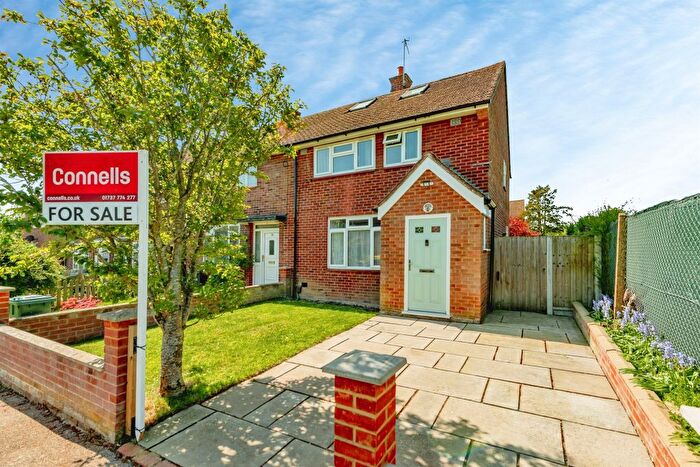3 Bedroom End Terrace House For Sale In Mansfield Drive, Merstham, Redhill, RH1