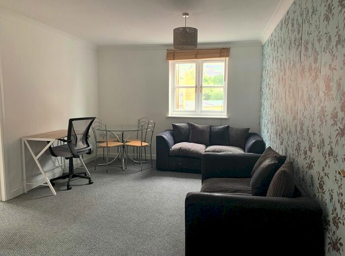 3 Bedroom Flat To Rent In Albany Gardens, Colchester, CO2