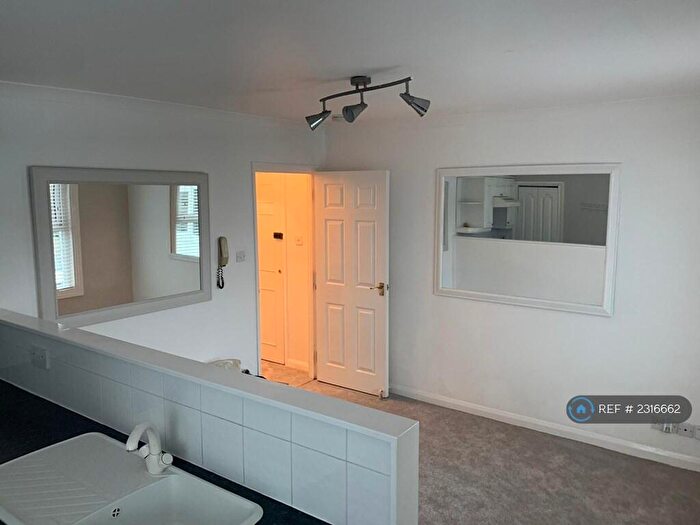 1 Bedroom Flat To Rent In St. Lukes Road, Maidenhead, SL6