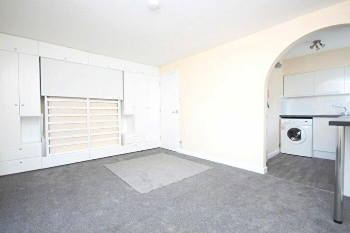 Apartment To Rent In Manorfields, Horsham, RH13
