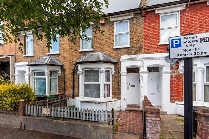 2 Bedroom Flat For Sale In Morley Road, Leyton, E10