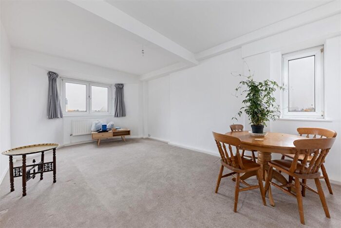 2 Bedroom Flat To Rent In Upper Richmond Road, West Putney, SW15
