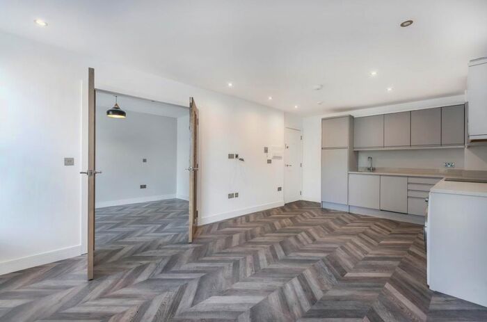 1 Bedroom Flat To Rent In - London Road, Camberley, GU15